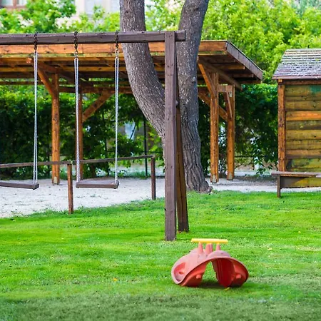 Zarkadis アパートホテル