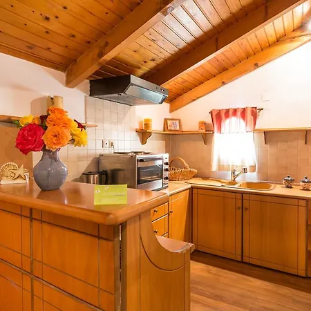 Zarkadis アパートホテル